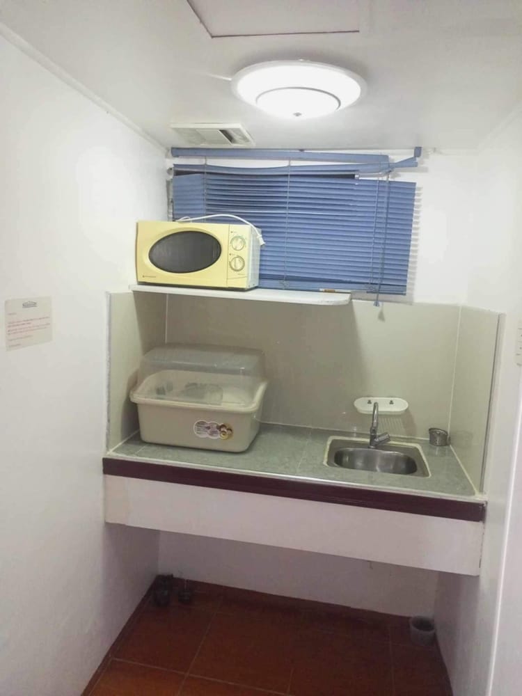 Standard Room, Multiple Beds, Non Smoking, Private Bathroom photo 3