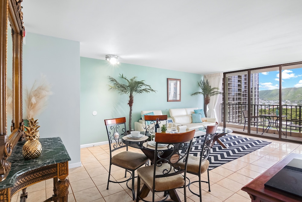 Waikiki Banyan 1BR Condos with No Parking: Condo, 1 Bedroom (0171 Wb 1813 T1) photo