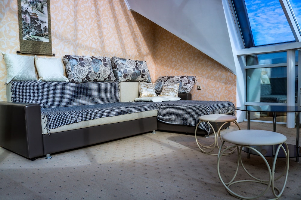 Suite, Balcony