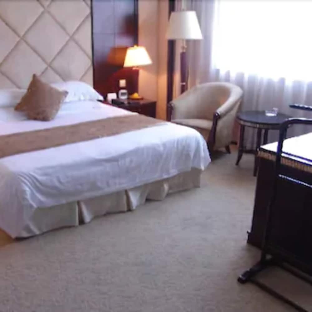 Deluxe Suite photo 2