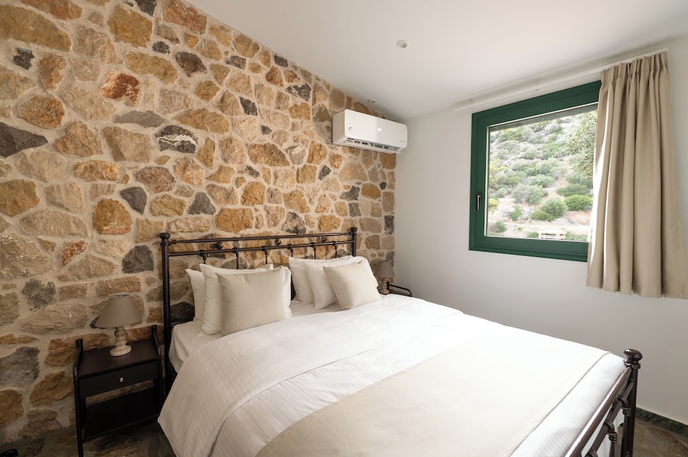 Family Apartment, 2 Bedrooms, Sea View photo 3