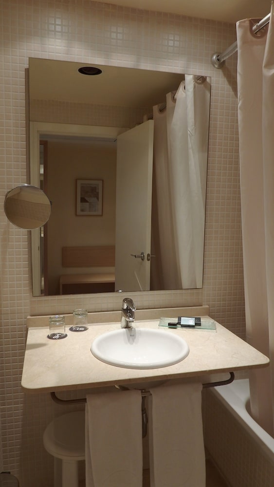Standard Double Room Single Use - Photo 11