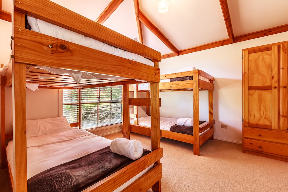 Family Cottage, 2 Bedrooms, Fireplace photo 3