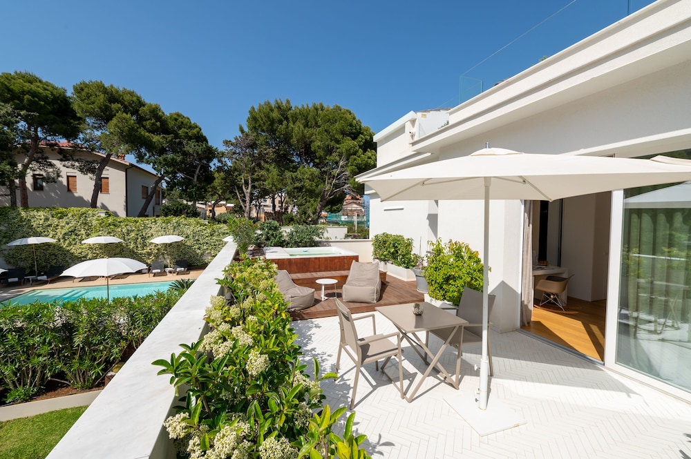 Superior Double or Twin Room, Garden View, photo 6