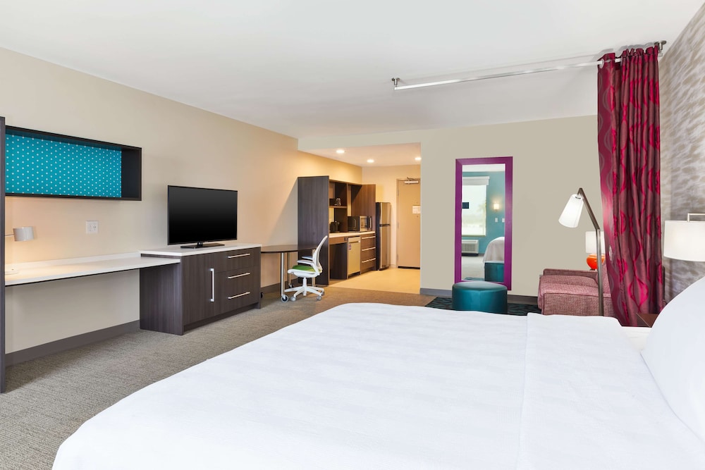 Suite, 1 King Bed (Hearing) - Photo 5