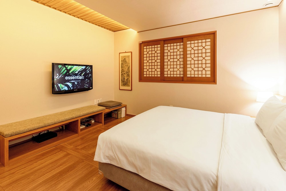 Standard Double Room (Korean Style, No Parking) - Photo 8