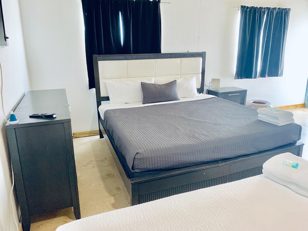 MwPi 104 Independent Pool Out Suite with 2 Queen Size Bed First Floor photo 2