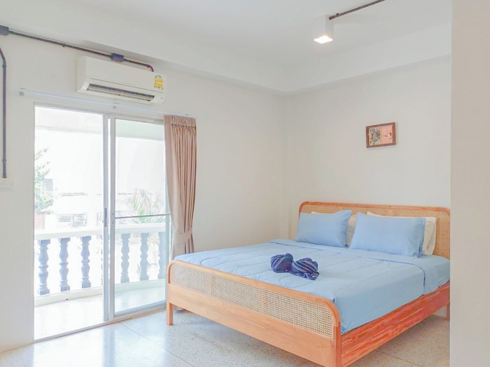 Deluxe Room, Balcony