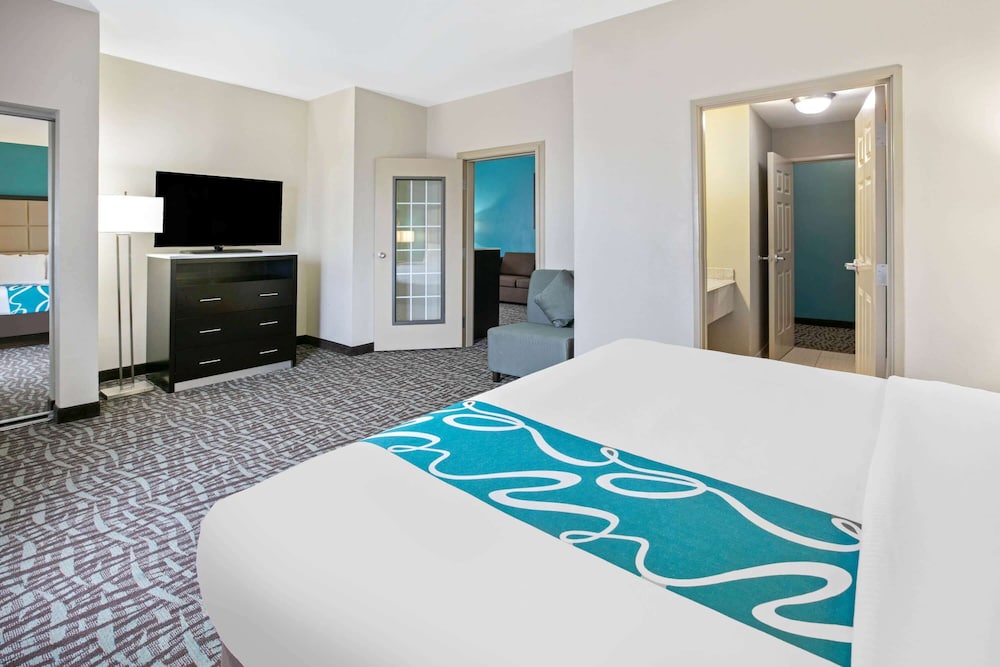 Suite, 1 King Bed, Non Smoking (2 Room) - Photo 1