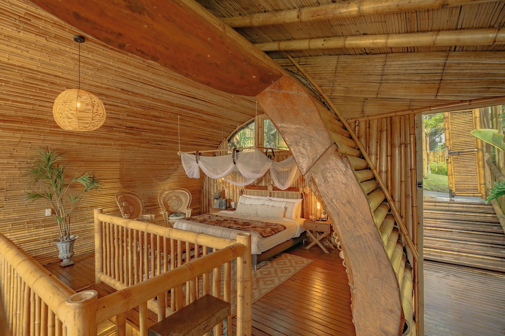 Bamboo Palace Romance - Photo 4
