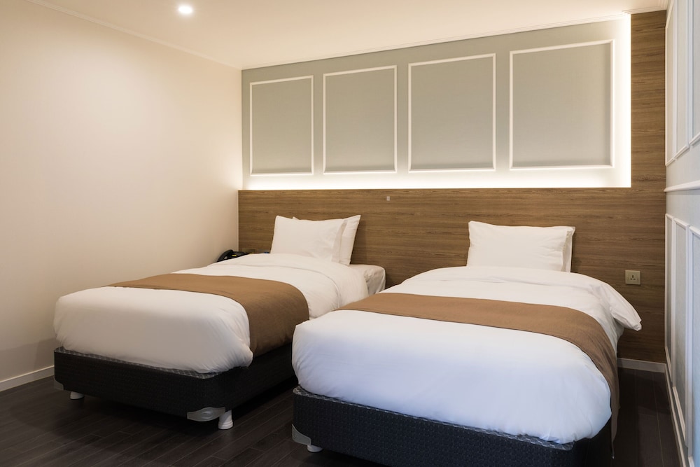 Family Quadruple Room - Photo 7