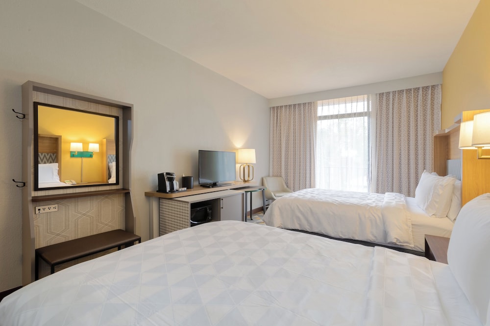 Standard Room, 2 Queen Beds, Microwave