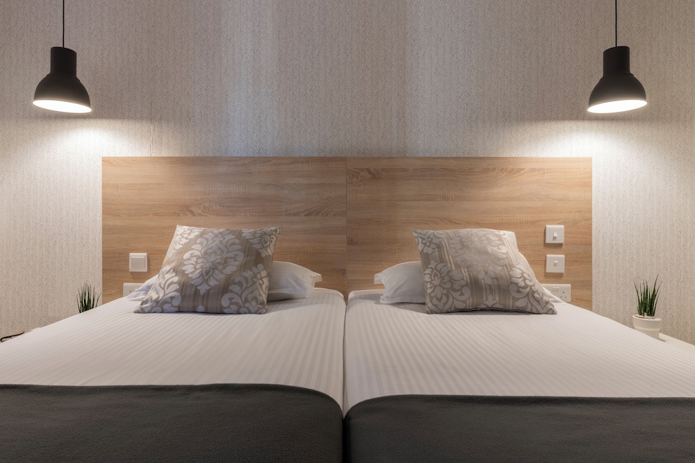 Standard Double or Twin Room - Photo 4
