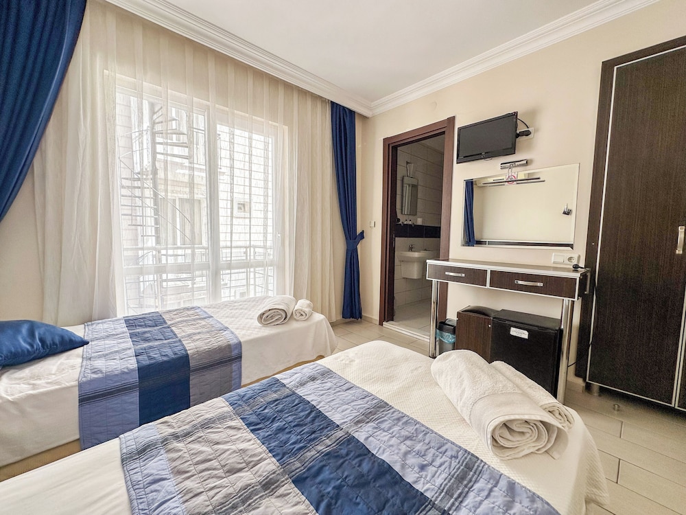 Basic Twin Room, Balcony