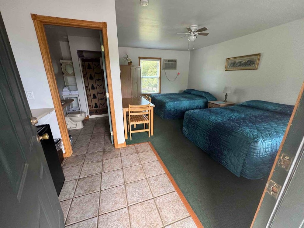 Deluxe Double Room, 2 Queen Beds photo 2