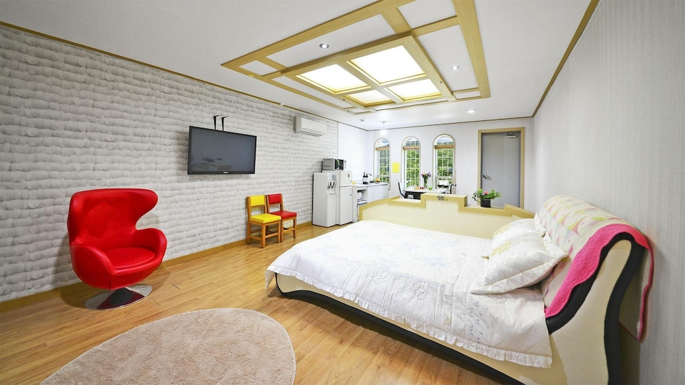 Basic Room, 1 Bedroom (Lemongrass 110) - Photo 1