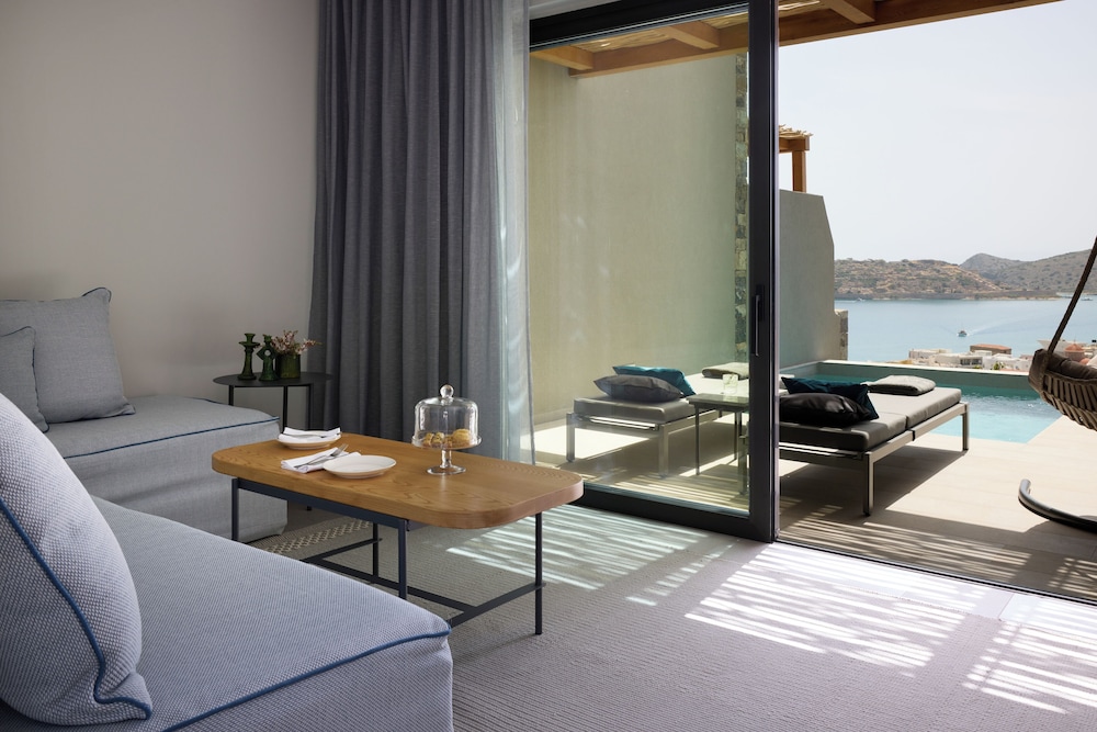 Family Retreat with Private Pool - Sea View - Photo 7