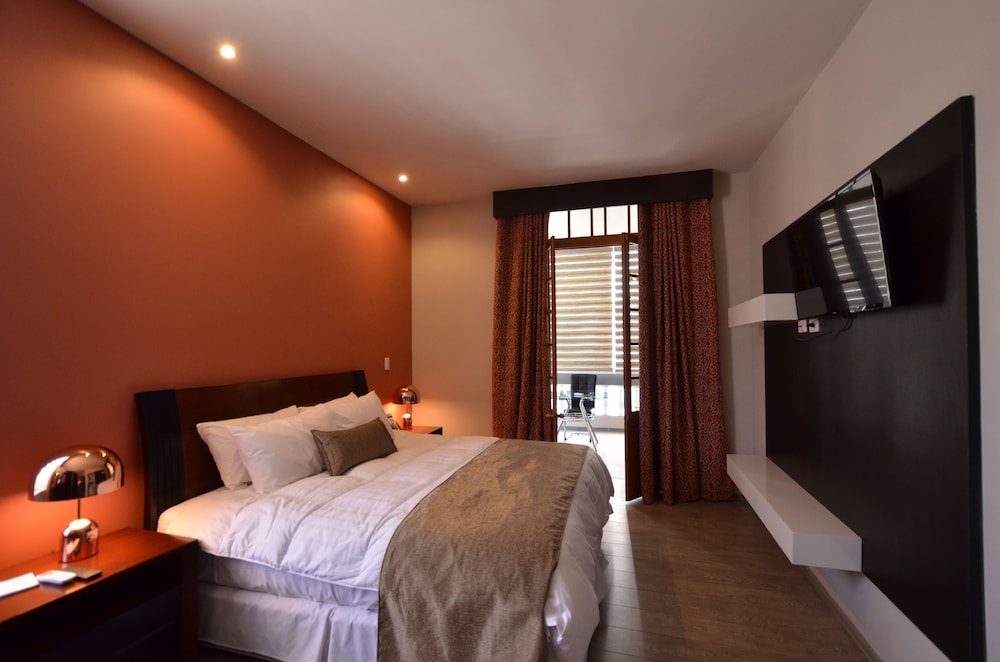 Business Studio Suite, City View