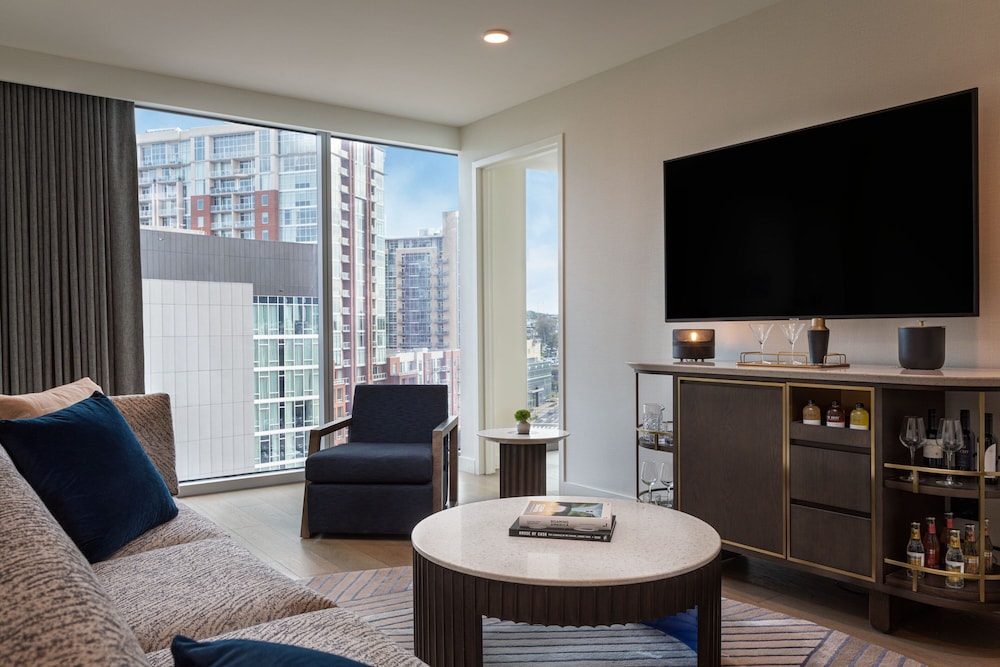 Premier Suite, 1 Bedroom, City View - Photo 4