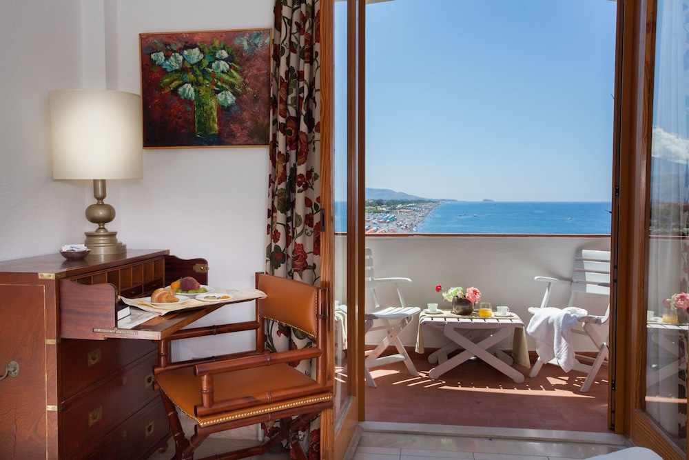 Deluxe Room, Balcony, Sea View - Photo 4