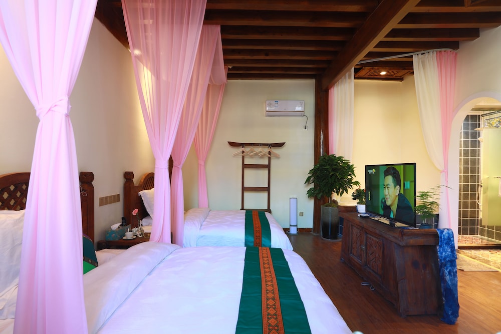 Deluxe Twin Room (103)
