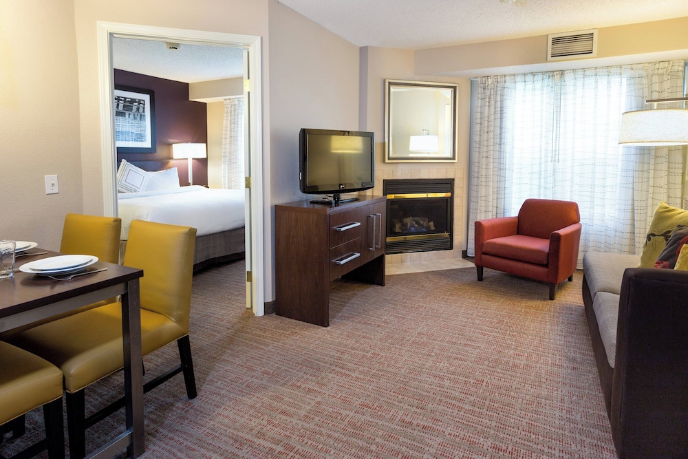 Suite, 1 Bedroom - Photo 8
