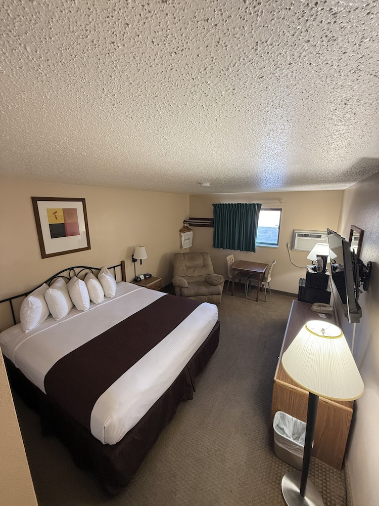 Room, 1 King Bed photo 1