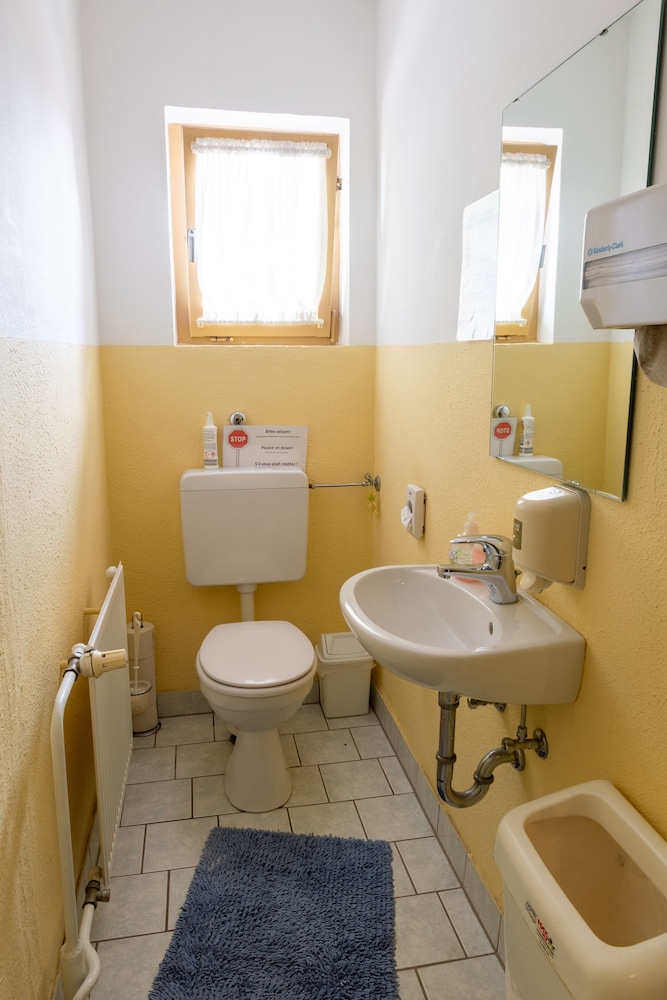 Economy Single Room, Shared Bathroom photo 3