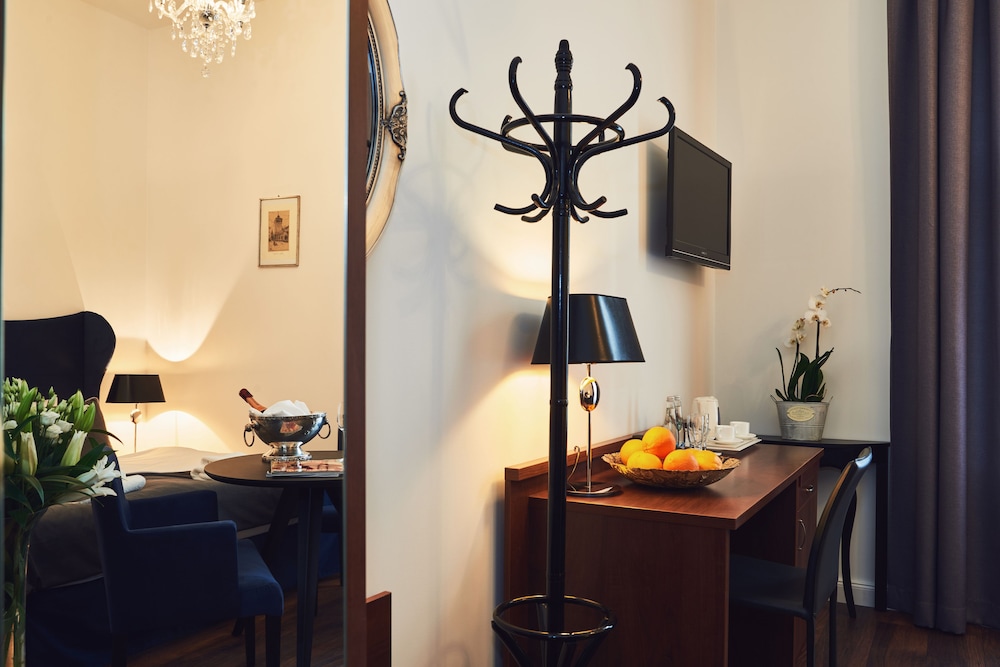 Standard Twin Room, Non Smoking, City View photo 2