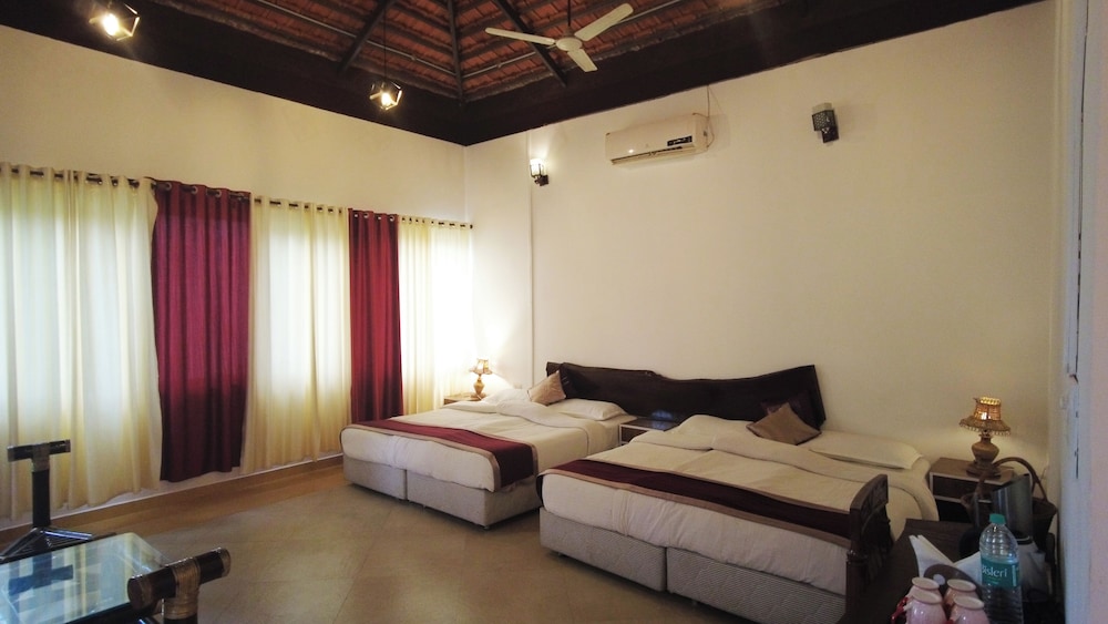 Family Room, 2 Double Beds, Garden View