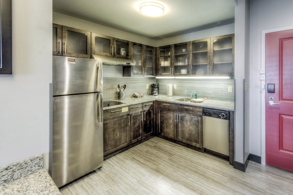 Suite, 1 Bedroom, Accessible, Kitchen (Comm, Tran Shwr) photo 3