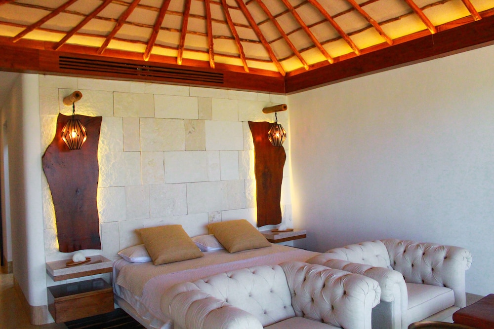 Deluxe House photo 1