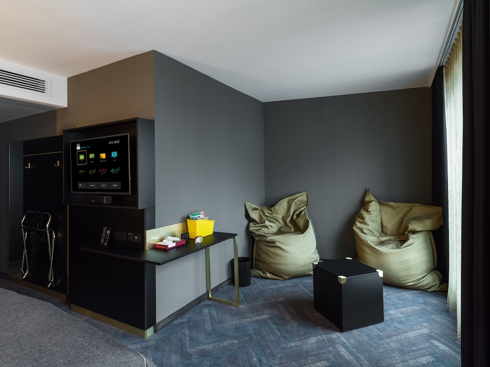 Premium Room, 1 Queen Bed photo 2