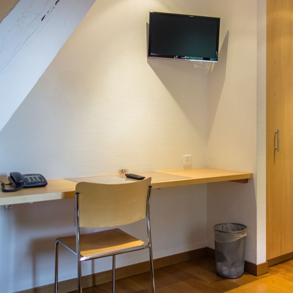 Standard Twin Room, Private Bathroom (Château) photo 3