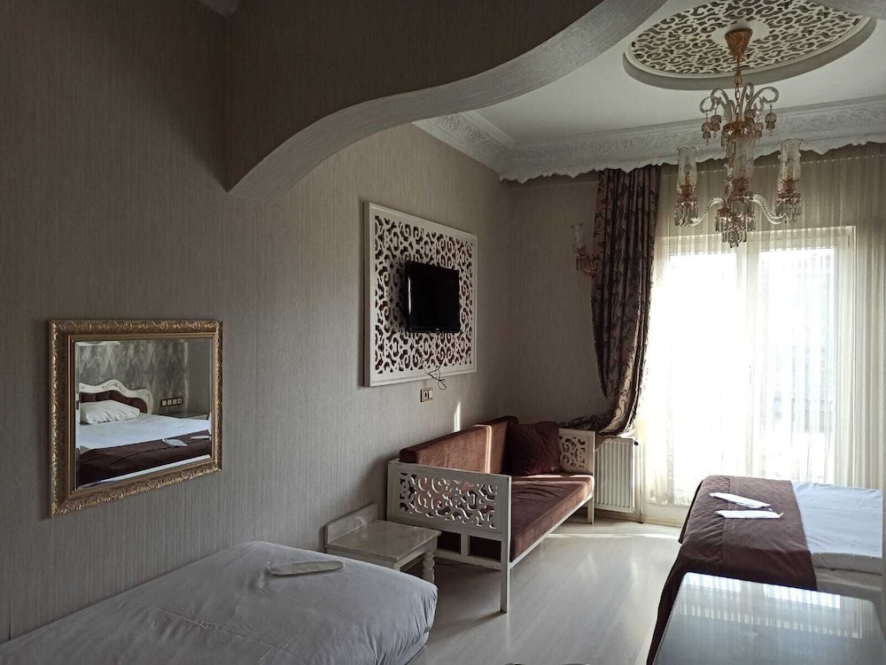 Basic Triple Room, Multiple Beds photo 2