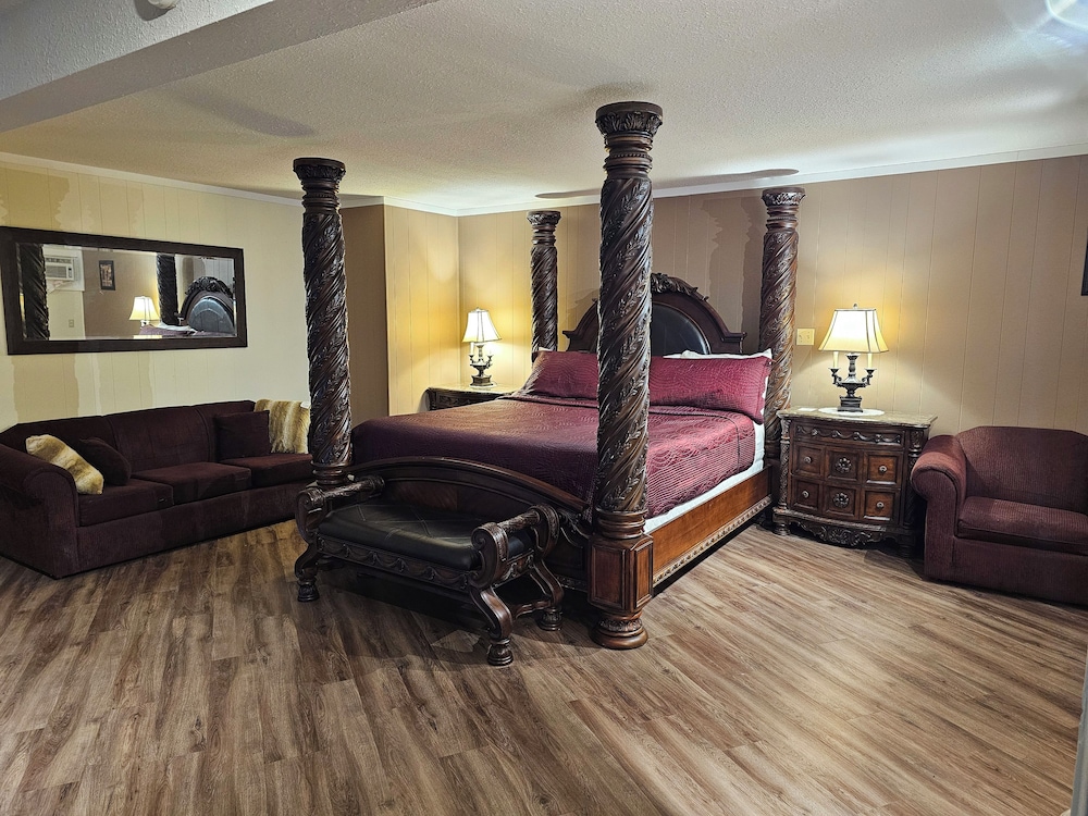 Jacuzzi Suite photo 1