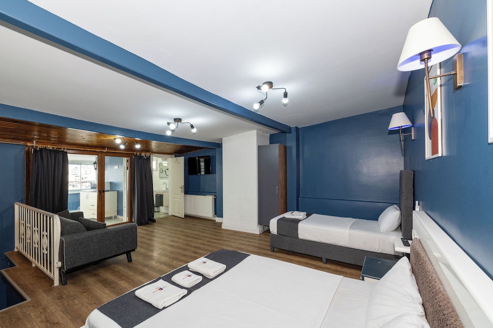 L) SUITE WITH CITY VIEW photo 1