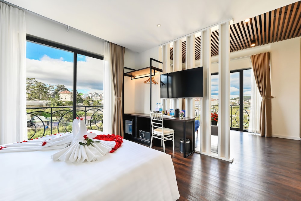 Signature Room - Photo 1