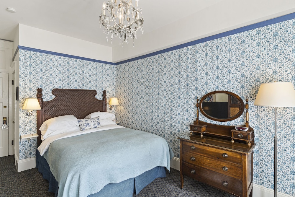 Room, 1 Queen Bed, Private Bathroom - Photo 3