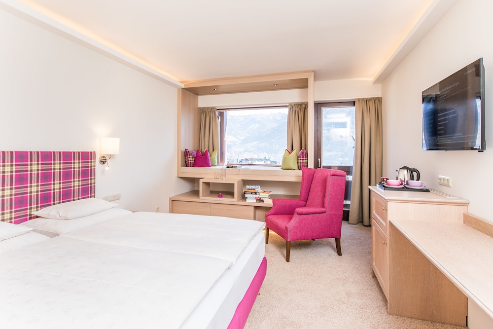 Double Room, 1 King Bed, Lakeside photo 3