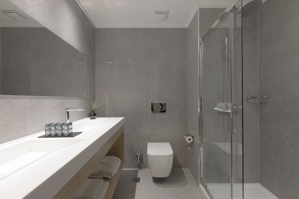 Executive Suite - Photo 4