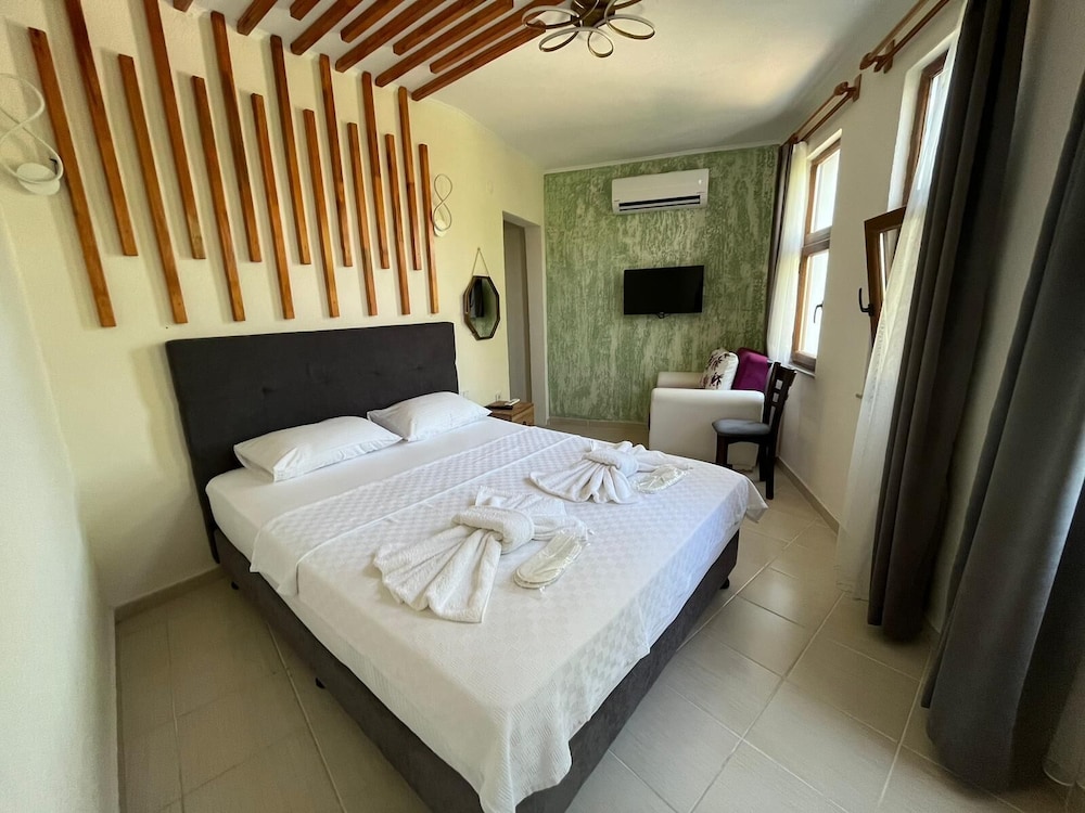 Standard Double Room, City View photo 1