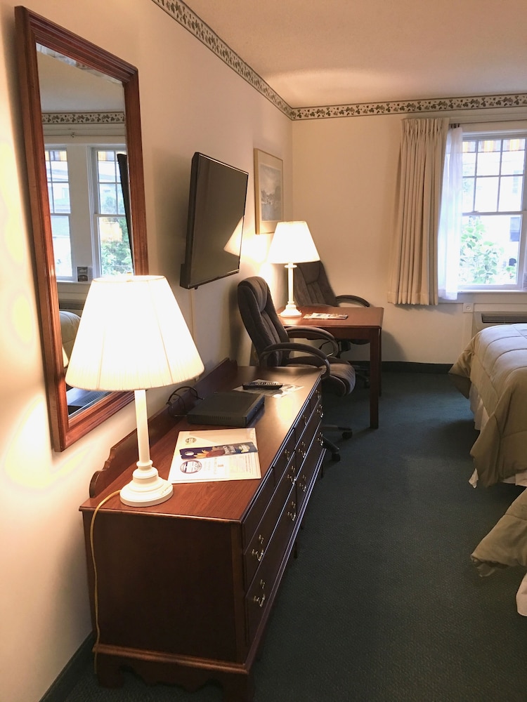 2 Queen Beds, 1st Floor, Dog Friendly photo 2