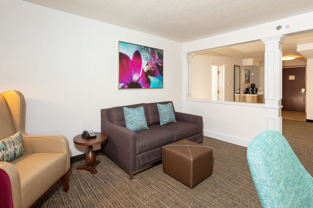 One Bedroom Suite, One King Bed - Photo 4