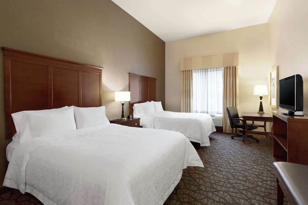 Room, 2 Queen Beds, Accessible, Bathtub photo 3