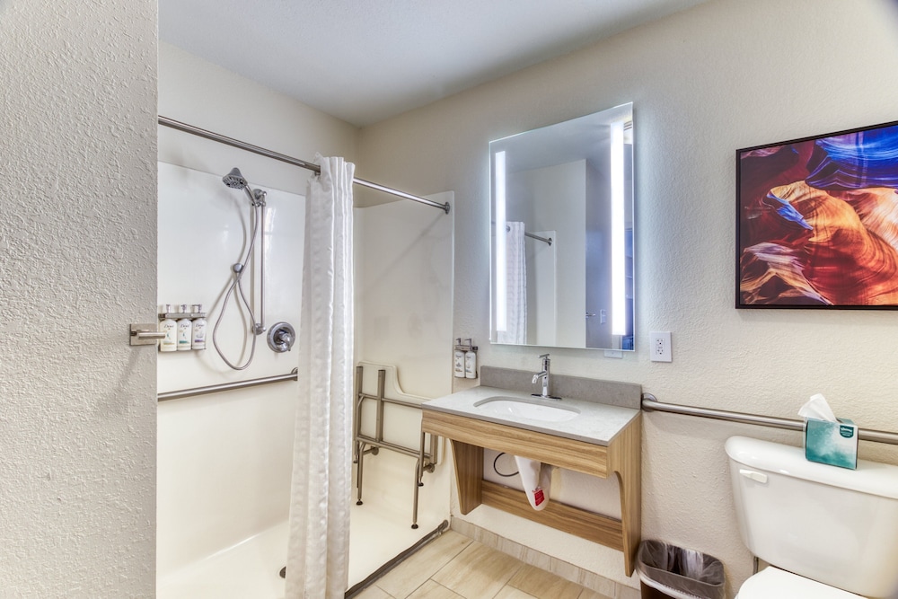 Suite, 1 Bedroom - Photo 7
