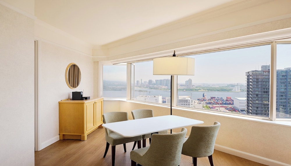 Suite, 1 Bedroom, Bay View, Corner photo 2