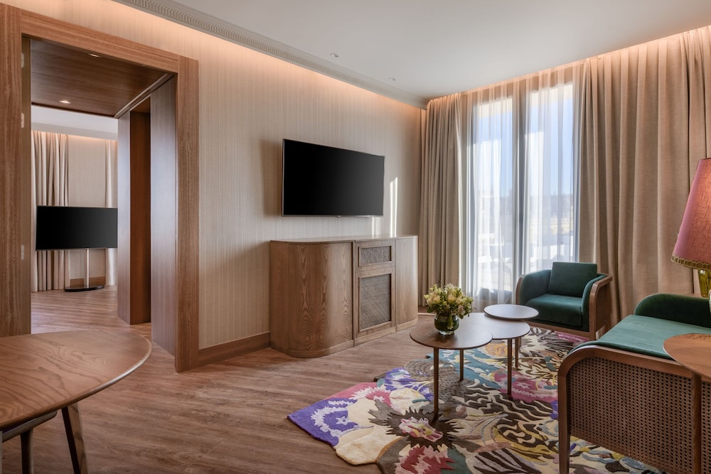Suite, 1 King Bed, Terrace