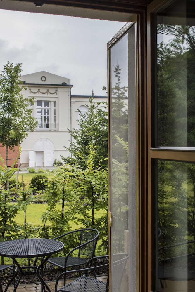Deluxe Double or Twin Room, Terrace, Park View (Chateau view)