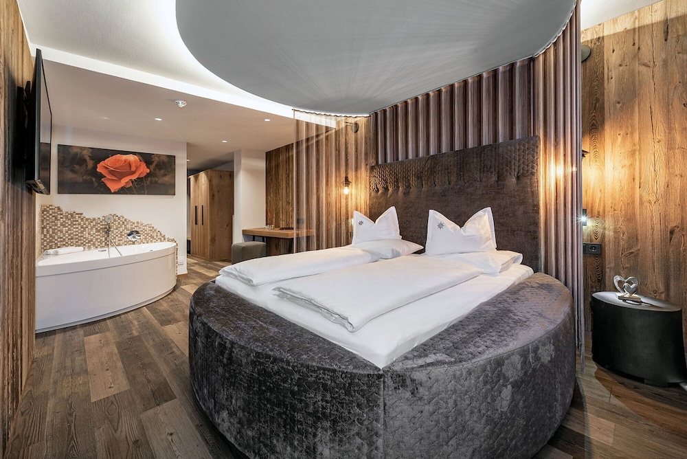 Honeymoon Suite